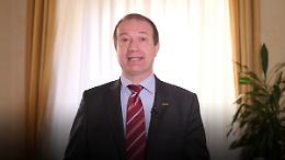 Componente Cda della PopBari storpia il nome di Azzolina, la reazione del M5S: &laquo;Violenza indegna, si dimetta&raquo;