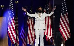 La dedica di Kamala alle donne: &laquo;Sognate con grande ambizione&raquo;