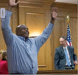 Dontae Sharpe, un innocente in carcere. Ma deve chiedere perdono...