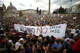 "No green pass", scontri a Roma: Forza Nuova attacca la sede della Cgil