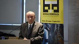 La freddissima vendetta di Zagrebelsky che parla di Mattarella perch&eacute; Napolitano intenda