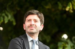 Speranza traghetta Articolo Uno nel Pd ma Bersani frena