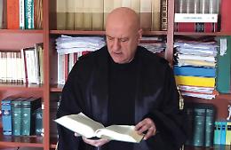 Legale a giudizio: notizia alla stampa, poi a lui, of course