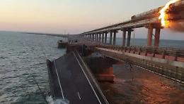 Colpito il ponte di Kerch: &laquo;Ci&ograve; che &egrave; illegale va distrutto&raquo;