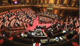 Altro che ultima generazione, a imbrattare le istituzioni parlamentari ci pensa ormai l&rsquo;informazione italiana