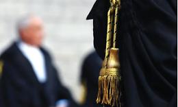 Agli avvocati degli enti pubblici non va applicato il nuovo regime fiscale