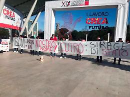 Meloni contestata dagli iscritti della Cgil a Rimini: &laquo;Non temo i fischi&raquo; VIDEO