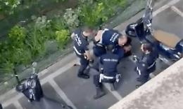 Transessuale manganellata a Milano: agenti denunciati per tortura