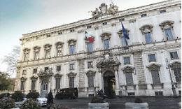 Adozione speciale, s&igrave; al solo cognome dell&rsquo;adottante se tutela il minore