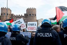 Scontri a Roma tra manifestanti pro Palestina e Brigata Ebraica: la fotogallery