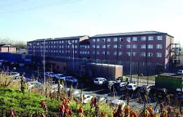 Manca il braccialetto elettronico, in due restano in carcere