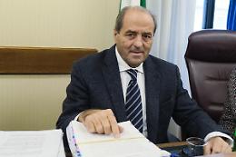 Da destra a sinistra passando per il centro: essere Tonino Di Pietro