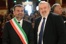 Passo indietro di Emiliano, ora Decaro ha la strada libera. E Schlein benedice la scelta del presidente uscente