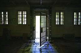 Piano carceri: come svuotare l&rsquo;oceano con un cucchiaino