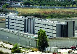 Catanzaro, i detenuti denunciano: in 6 mesi 6 morti e cure negate