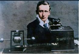 L&rsquo;IA vi spaventa? Fu cos&igrave; anche per treni, auto, radio e telefoni...