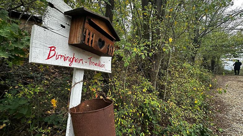 Famiglia nel bosco, ispettori in Tribunale. E si infiamma lo scontro politico