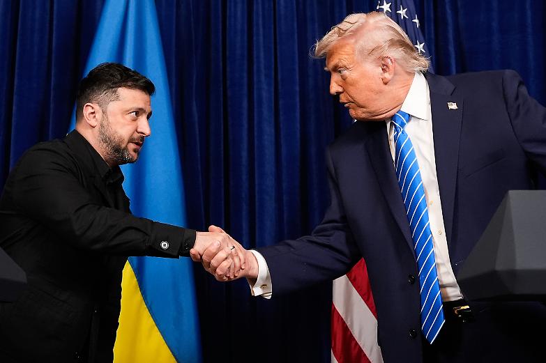 Pace pi&ugrave; vicina in Ucraina? Trump e Zelensky: &laquo;Accordo al 90%&raquo;, Donbass nodo decisivo