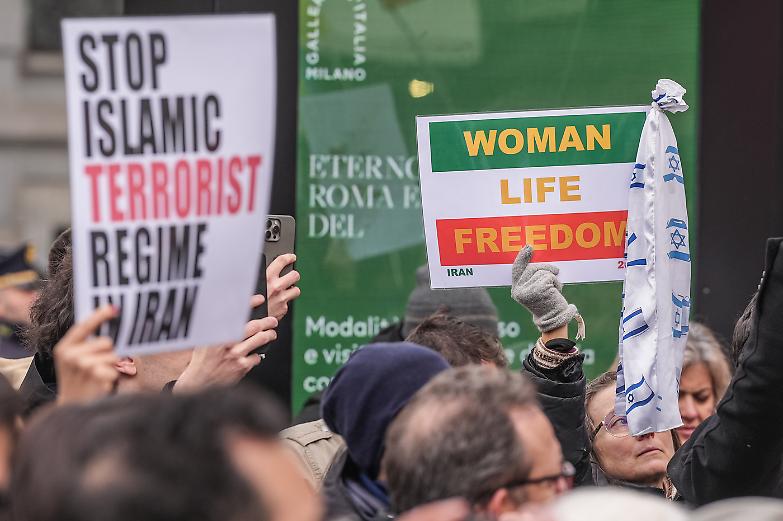 Iran, verso un'altra notta di proteste e omicidi. Manifestazione a Milano, il premio Nobel Ebadi: &laquo;Temo il massacro&raquo;