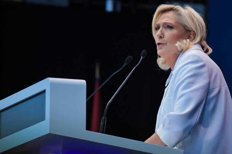 Marine Le Pen a processo d&rsquo;appello: in gioco la sua corsa all&rsquo;Eliseo