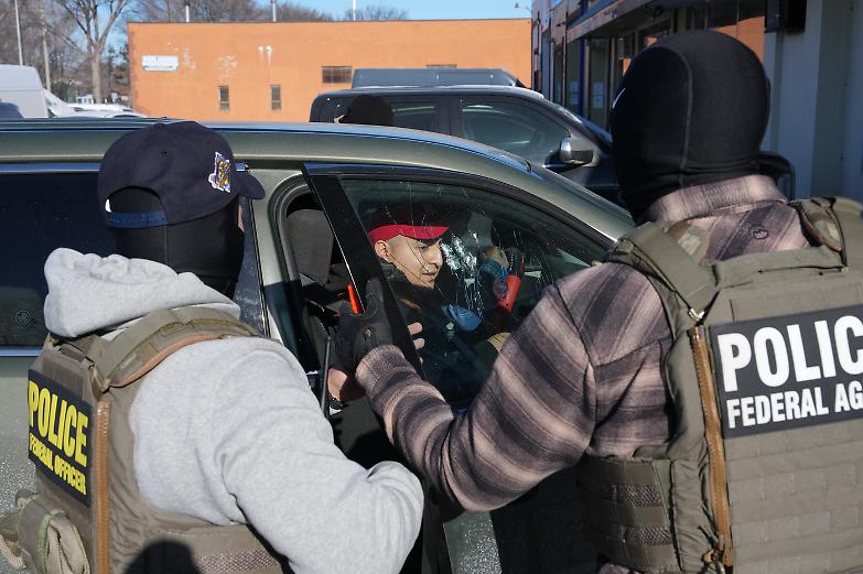 Minneapolis, i giudici provano a fermare l'Ice. Noem rischia l&rsquo;impeachment