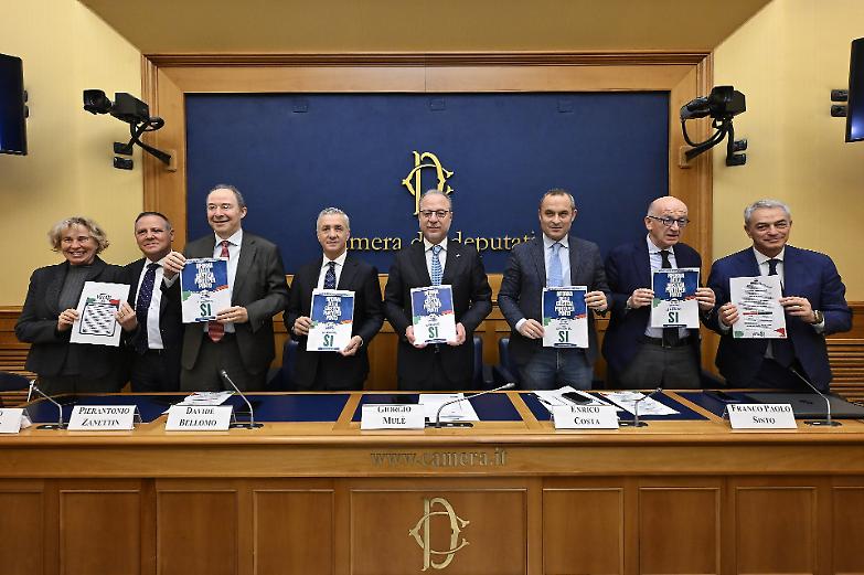 Forza Italia presenta il Vademecum per il S&igrave;: &laquo;Stop fake news dalla magistratura&raquo;