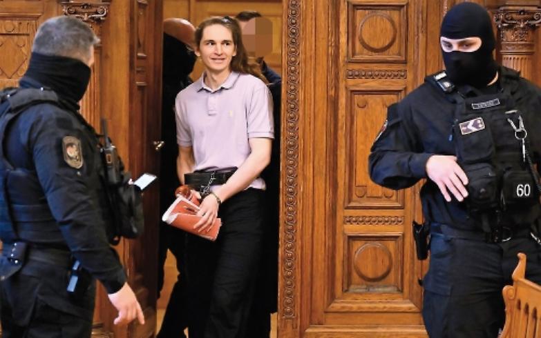 Processo Ilaria Salis, 8 anni di carcere per un'attivista tedesca