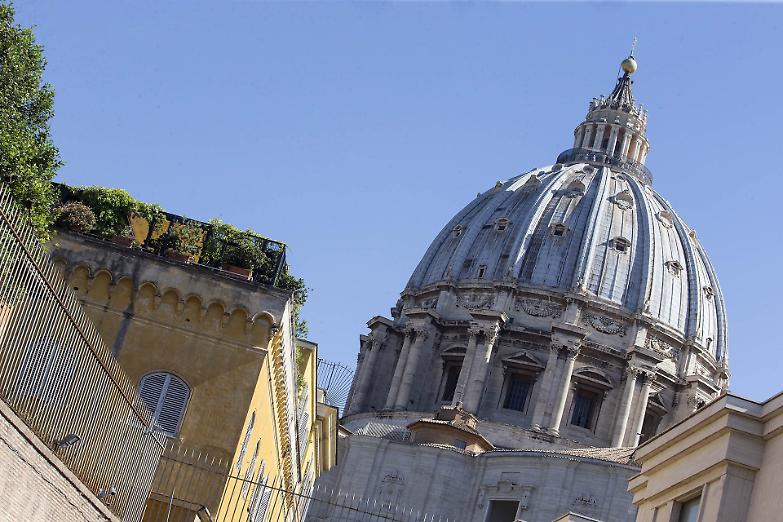 Processo Becciu, scontro sui rescritti papali. Ecco le richieste di difesa e parti civili