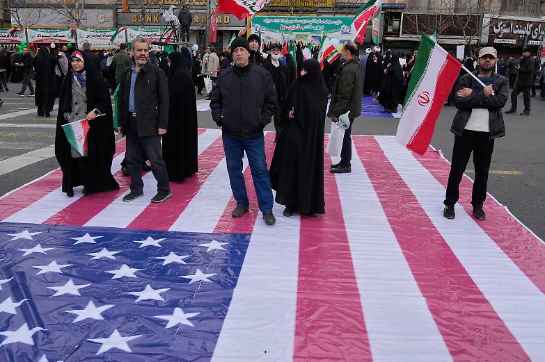 Iran, piazze e missili per il 22 Bahman: sfida a Usa e Israele