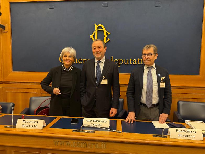 &laquo;&Egrave; arrivato il tempo di sporcarsi le mani&raquo;. Ecco la maratona oratoria per il S&igrave;