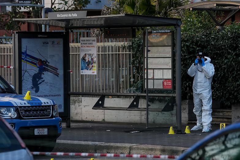 Testimone smonta la &ldquo;legittima difesa&rdquo;: &laquo;Nessuna arma&raquo;. E i colleghi cambiano versione