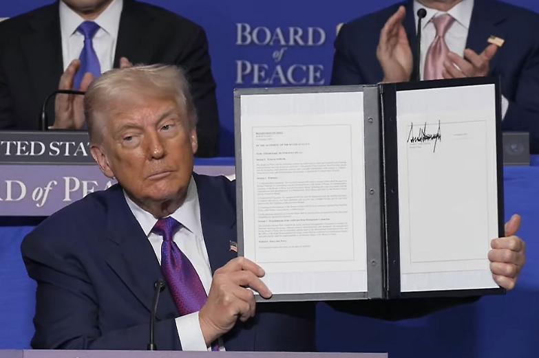 Trump allo Stato dell&rsquo;Unione: 107 minuti per rilanciare su  dazi e immigrazione. Poi attacca i Dem