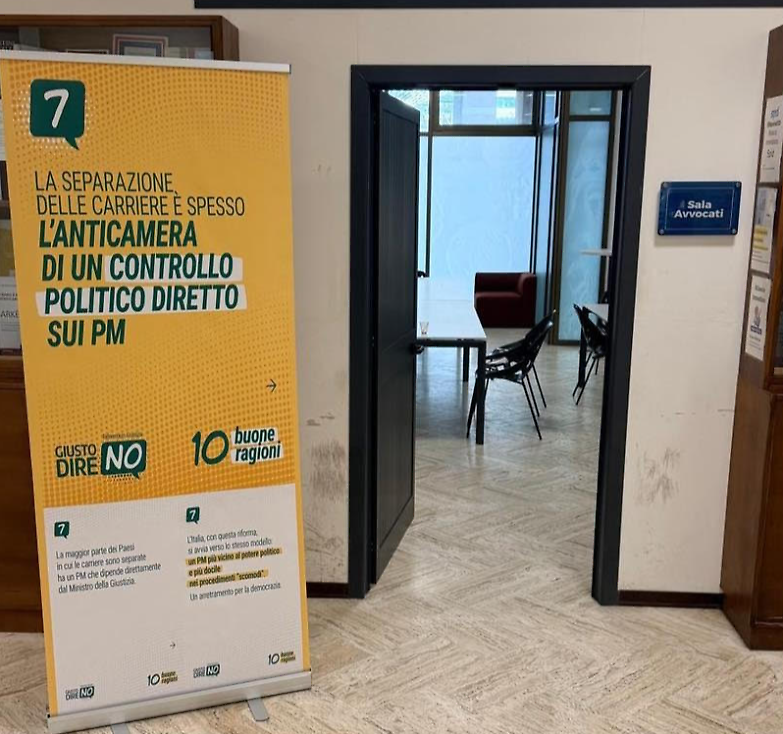 I manifesti per il No dentro al Tribunale: a Reggio Calabria l&rsquo;Anm batte se stessa