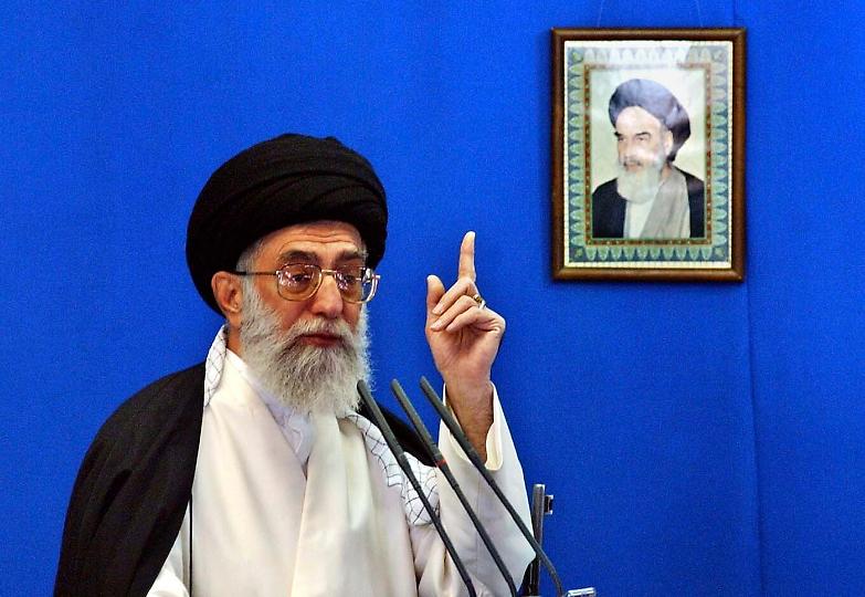 Iraniani al bivio: choc e speranza per la morte Khamenei. Il nodo successione
