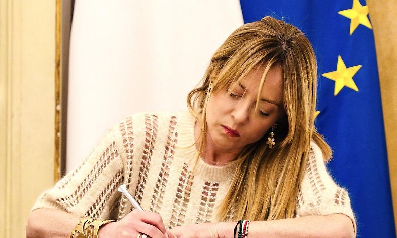 Iran, Meloni rompe il silenzio: &laquo;Preoccupata&raquo;, assistenza agli italiani bloccati