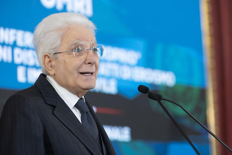 Mattarella: &laquo;Abbattere i muri della paura&raquo;, mentre il governo riunisce due vertici su Iran