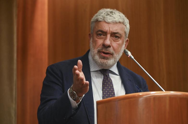 Scuola, salta il procuratore Palazzi: &laquo;Doppio ruolo incompatibile&raquo;