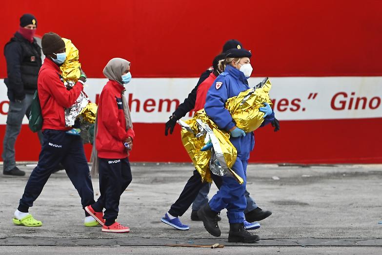 Dublino III, la Corte Ue: stop unilaterali non valgono, ma dopo 6 mesi cambia la competenza