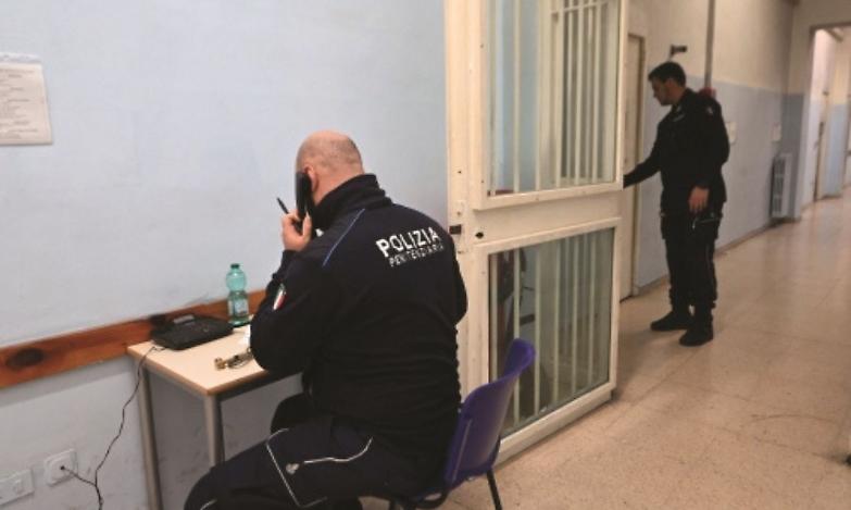 Non c&rsquo;&egrave; soltanto il sovraffollamento, anche pochi agenti