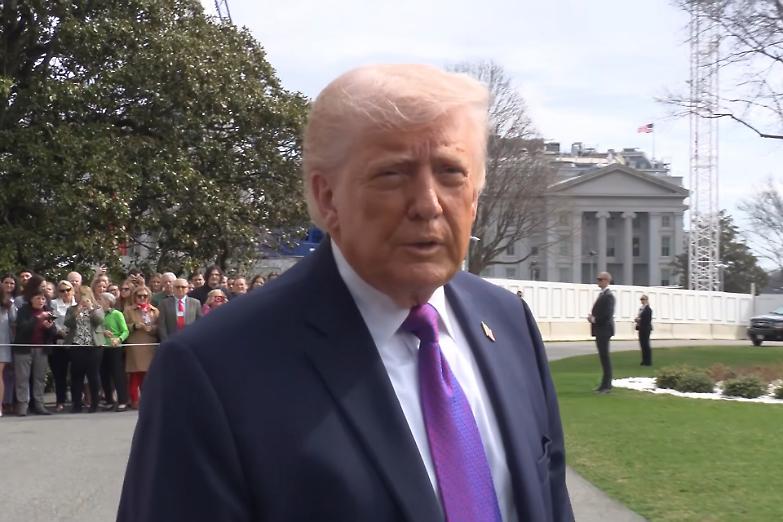 L'Iran minaccia il petrolio a 200 dollari e chiude Hormuz. Trump infuriato