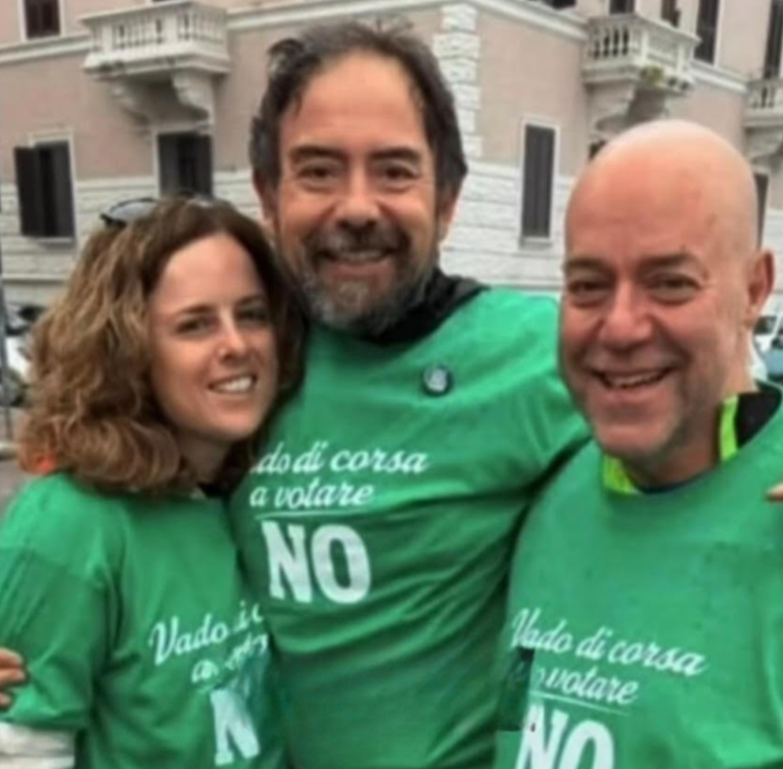 Stessa carriera, stessa sede e stessa corrente: l'abbraccio tra giudice e procuratore &egrave; gi&agrave; un cult!