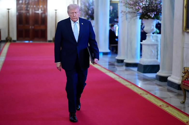 Trump insulta gli alleati Nato: &laquo;Codardi, me lo ricorder&ograve;&raquo;