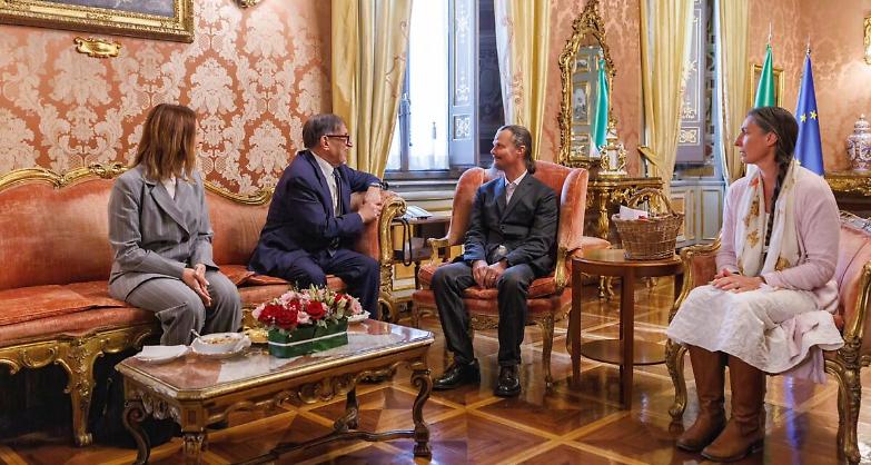 La Russa incontra la famiglia nel bosco: prove di pace dopo la tempesta mediatica