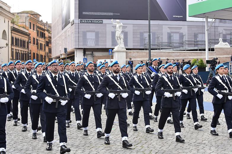 Delmastro paga per una cena, non per come ha gestito Dap e carceri