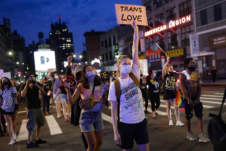 Essere trans nell'America di Trump: l'ultimo schiaffo della Corte Suprema ai diritti Lgbt