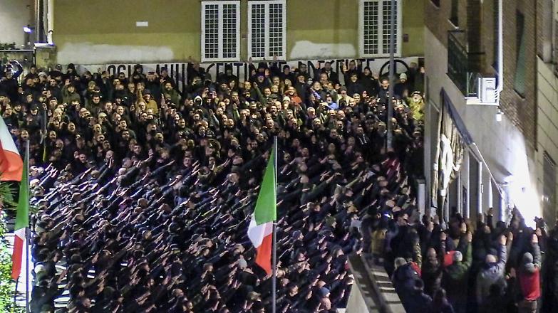 Saluti romani, il giudice: manca il pericolo di ricostituire il fascismo