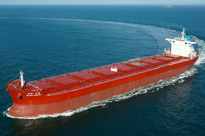 Petrolio impazzito tra minacce su Hormuz e spiragli di tregua