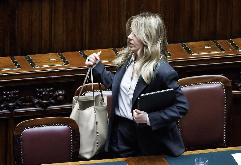 &laquo;Io non scappo&raquo;. Meloni inaugura la campagna elettorale