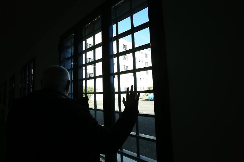 La preghiera di V., 50 anni, in cella: &laquo;Ridatemi il mio orsetto Teddy...&raquo;