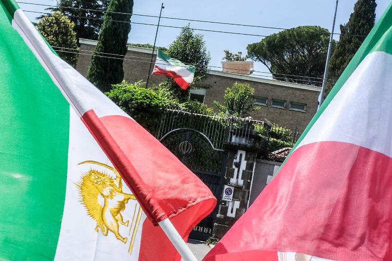 &laquo;L&rsquo;italiana vuole il marito iraniano? Si metta il velo&raquo;